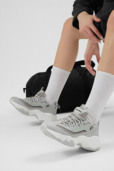 Tonny Black حذاء رياضي نسائي برباط ونعل عالي ومريح