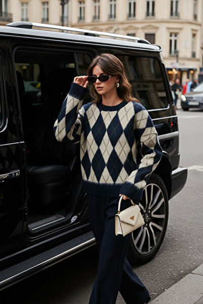 Lela Оверсайз пуловер с баклава мотив и мека текстура SWEATER 4616223