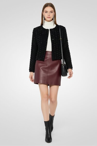 Emporio Armani سترة كاجوال نسائية بقصّة عادية ومزخرفة باللون الأسود