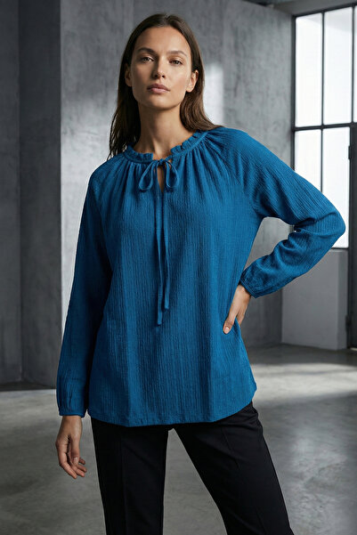 Şiir بلوزة نسائية من Elista بأكمام طويلة وياقة مكشكشة ورباط وتصميم جاكار - بل...