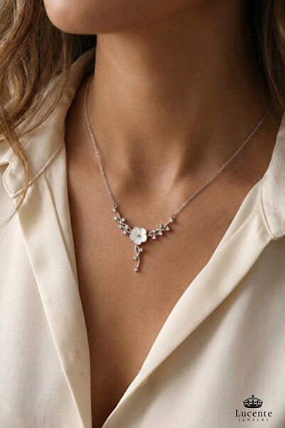 Lucente Jewellery Işıklı Hediye Kutulu Aşk Şans Bolluk Bereket ve Zarafetin Simgesi Luxury Serisi 925 Ayar Manolya Çiçeği Sarmaşık Gümüş Özel Gün Hediyesi Manolya Çiçekli 45 Cm Zincirli Küpe Hediyeli Şık Kadın Kolye