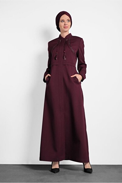 Alvina طوق القاضي موديل 10007 وسترة مزخرفة بأزرار