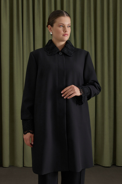 Aker Siyah Yakası Ve Kolları Çıkarılabilir Dantelli Kap