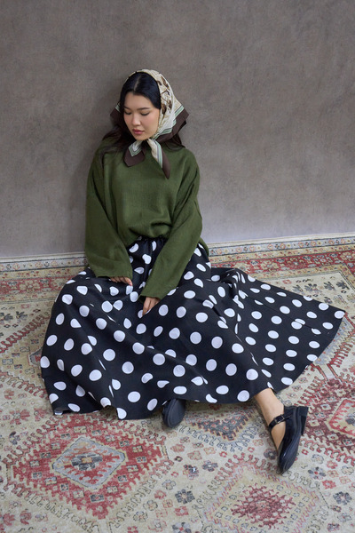 KÜÇÜĞÜM BUTİK Fusta mare cu buline din gabardină neagră