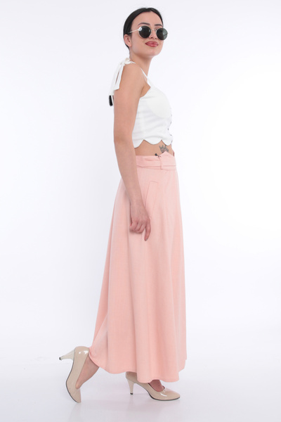 Stylish A pink wrap skirt with an elegant waist design adds a touch of sophistication.