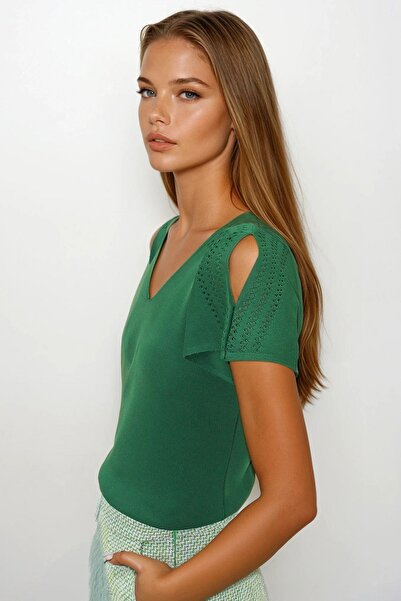 Trend Alaçatı Stili Kadın Yeşil Ajurlu Kolları Yırtmaç Detaylı Triko Bluz Vs0...