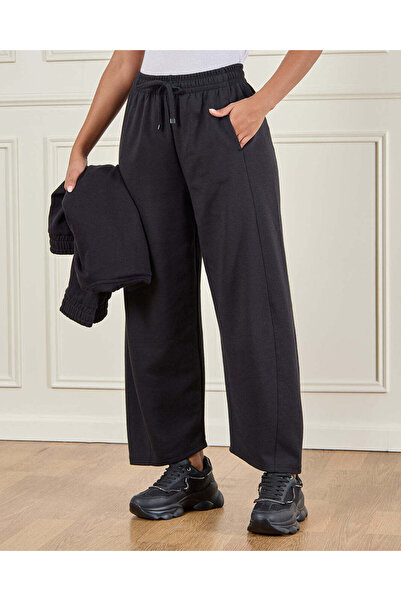 REDTAG بنطال رياضي نسائي أسود ضيق