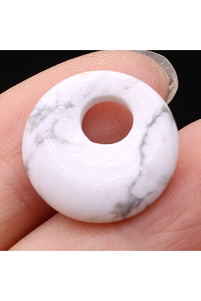 Choice قلادتان من الأحجار الطبيعية من الفيروز الأبيض، وقلادة دائرية من اللازو...