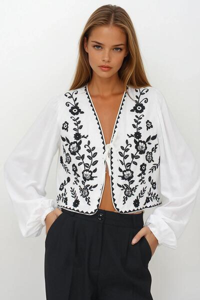 Trend Alaçatı Stili سترة نسائية قصيرة مطرزة باللون الأسود من Ceten Vs00235