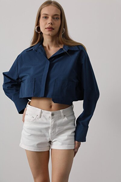 Trend Alaçatı Stili Women's Indigo Double Pocket Crop Shirt Vs00594
