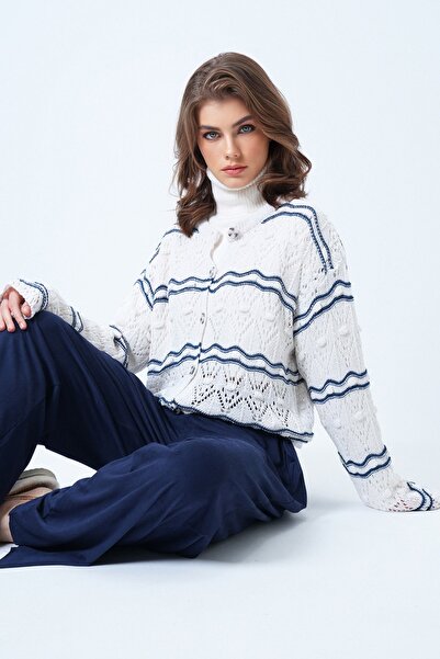 Trend Alaçatı Stili Women's Ecru Crew Neck Lace-Like Knit Crop Knitwear Cardigan Vs01191