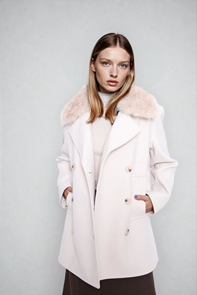 Vitrin Короткий кашеміровий пальто з хутряним коміром і великими кишенями