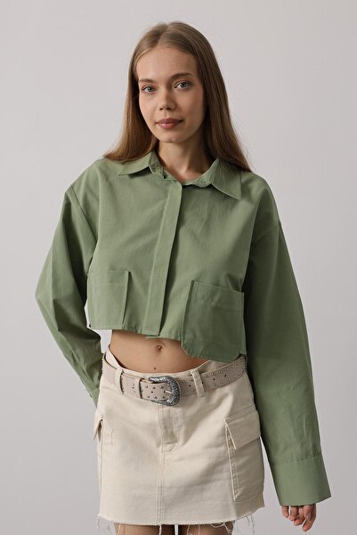 Trend Alaçatı Stili Women's Khaki Double Pocket Crop Shirt Vs00594