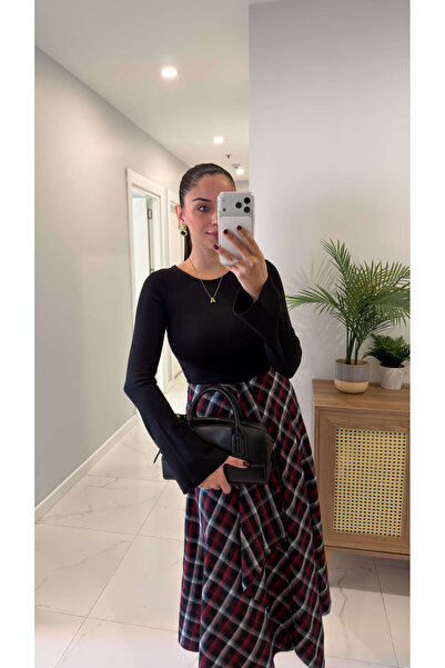 BİRCANÇİL Dlvin Zerda Black Crew Neck Sleeve Detailed Blouse