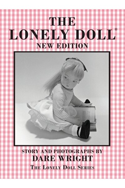 Sixty Degrees Pub Păpușa singuratică: Seria Păpușilor singuratice