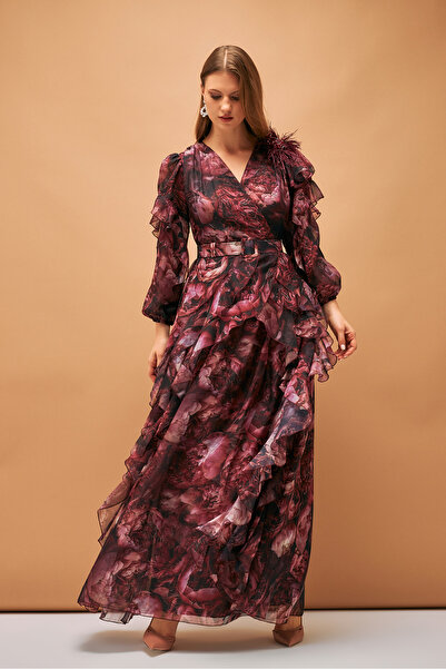 İnce Kemer ve Broş detaylı Fırfırlı İpeksi Şifon Abiye Uzun Elbise