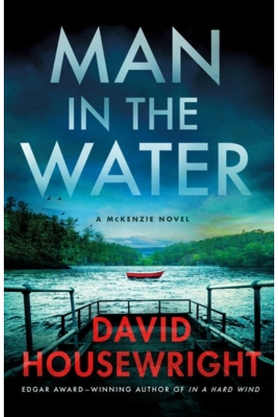 Minotaur Omul în apă: Un roman de McKenzie