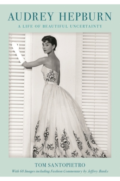 Applause Theatre Books Audrey Hepburn: O viață în 63 de scene și 63 de rochii