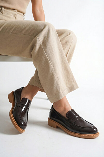 Redoxy Kadın Sade ve Şık Rugan Tasarımlı Tırtıklı Tabanlı Loafer Ayakkabı