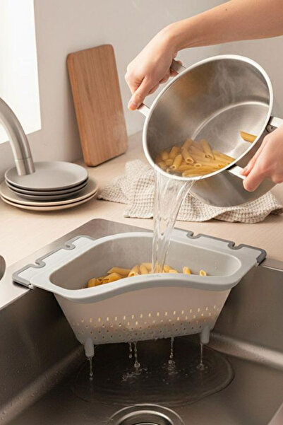 Metaltex Drain-On Winged Corner Strainer