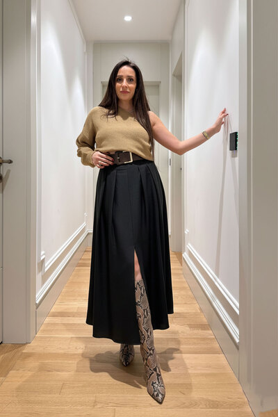 MAGARDE Fusta midi cu detaliu curea și șliț frontal - NEGRU