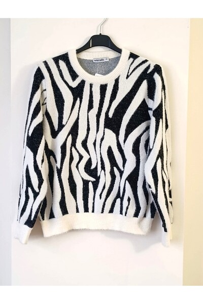 WIENELLA Women's Black and White Zebra Patterned Bearded Knitwear Sweater