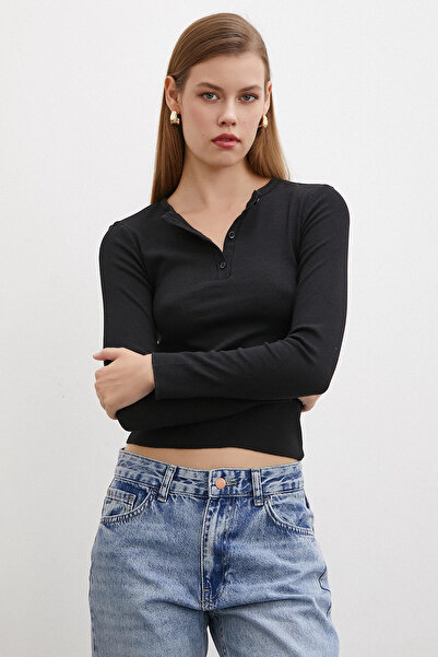 TRENDQUEL Μπλούζα καμιζόλας με κουμπί μπροστά Μαύρη