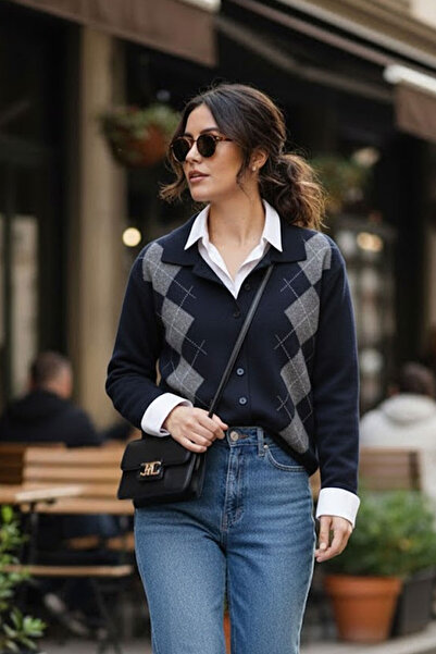 Tarz Cool Women's Navy Blue Baklava Pattern Buttoned Design New Trend Knitwear Cardigan