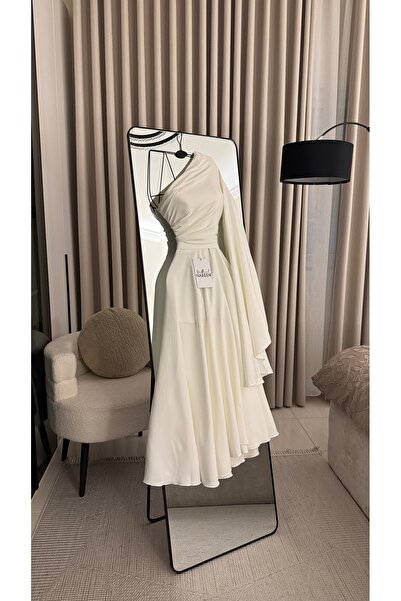 Nareen Fashion A soft, elegant dress with a stylish and age-appropriate design.