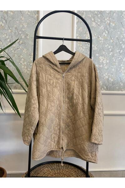 Park Moda Sarmaşık Çiçek Kabartmalı Bej Kapitone Mont