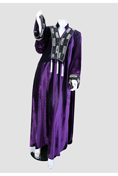 Rokon Dana Luxurious velvet jalabiya with an embroidered design