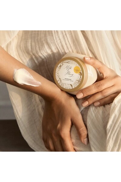 Oriflame Milk & Honey Gold Besleyici El ve Vücut Kremi