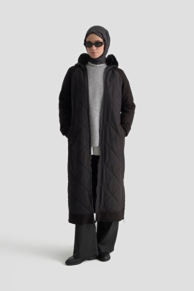 Armine TREND Kapüşonu Kürklü Boydan Fermuarlı Cepli Kapitone Siyah 25KT745