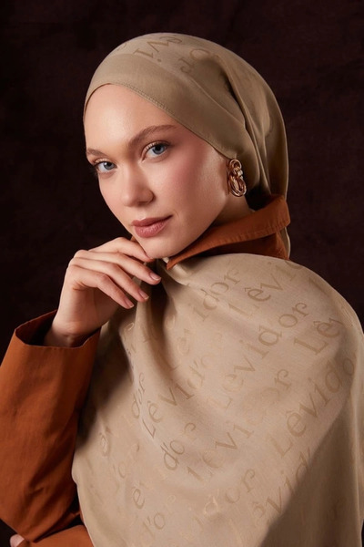 Levidor Text Printed Nai̇a Jacquard Shawl-Gold
