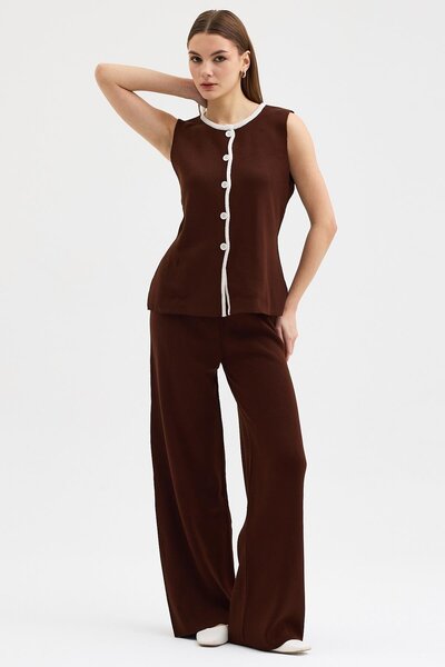 Lijuri Crew neck Striped Detail comfortable knitwear set 10295