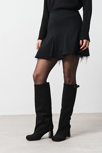 NİŞANTAŞI SHOES Arby Siyah Süet Kemer Detay Topuklu Kadın Çİzme