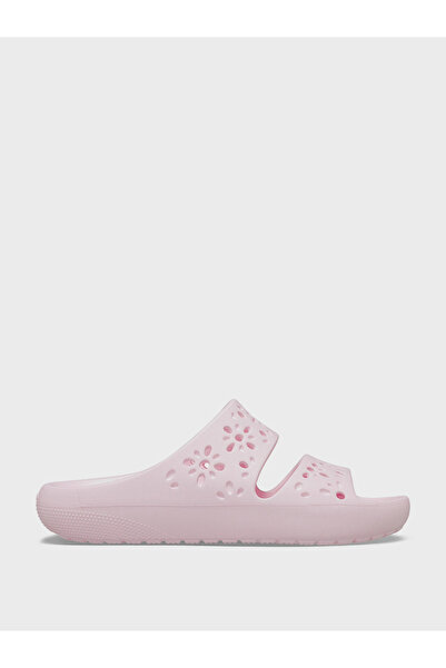 Crocs صندل كلاسيكي مزين بنقوش زهور