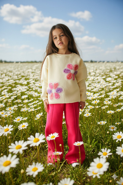 jeliboomkidswear Daisy Embroidered Pearl Detail Wide-Lettered 3-Strand Shardo...