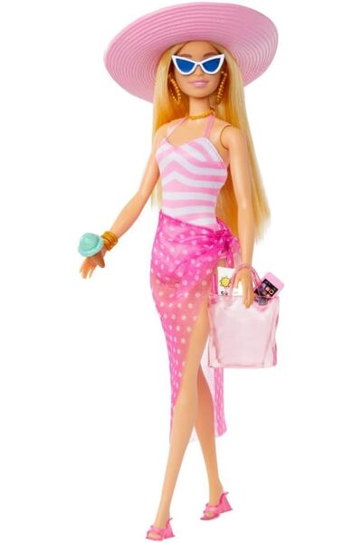 Barbie دمية شقراء ترتدي ملابس سباحة بيضاء ووردية مع قبعة شمسية وإكسسوارات شاط...