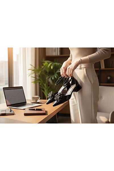 REYAN حذاء كلاسيكي من الجلد اللامع ذو كعب عالٍ مدبب ومفتوح من الجانب مع فيونك...