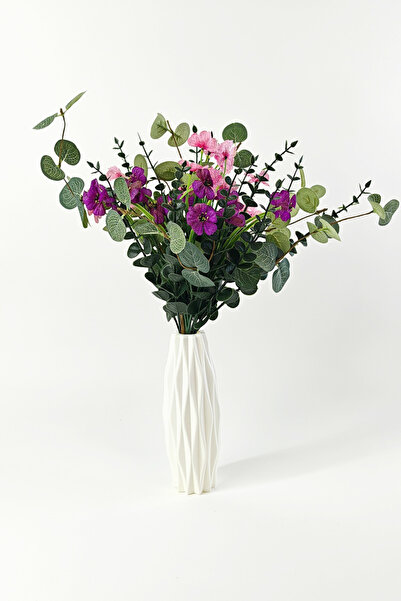 SHEIN Bouquet of mixed plants and artificial flowers