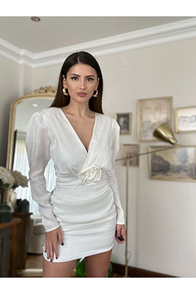 hillone Saten kumaş etek drapeli omuz vatkalı gül detaylı göğüs dekolteli min...