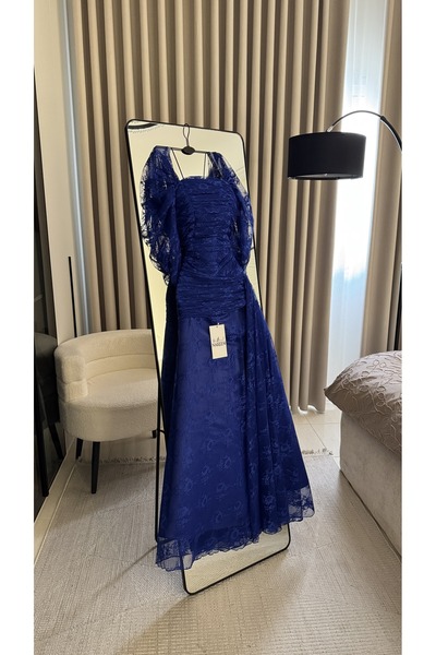 Nareen Fashion A charming royal blue balloon lace evening dress