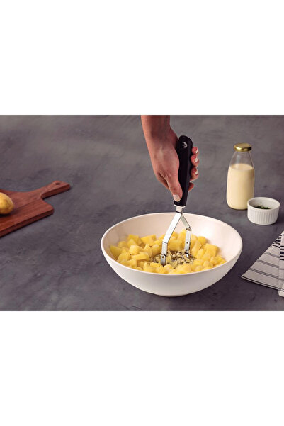 TRAMONTINA هراسة البطاطس يوتيليتا بمقبض أسود