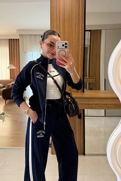 Gizem Ecemiş San Diego Lacivert Arkası Baskılı Cep Detaylı Ceket