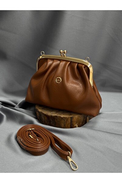 BENAHOLL حقيبة نسائية ميرفا ذهبية اللون مع حزام مزين بالتفاصيل، حقيبة يد وحقي...