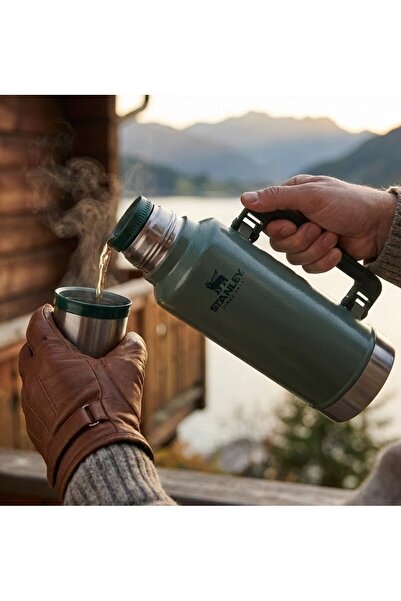 Stanley ترمس كلاسيكي أسطوري سعة 2.3 لتر باللون الأخضر