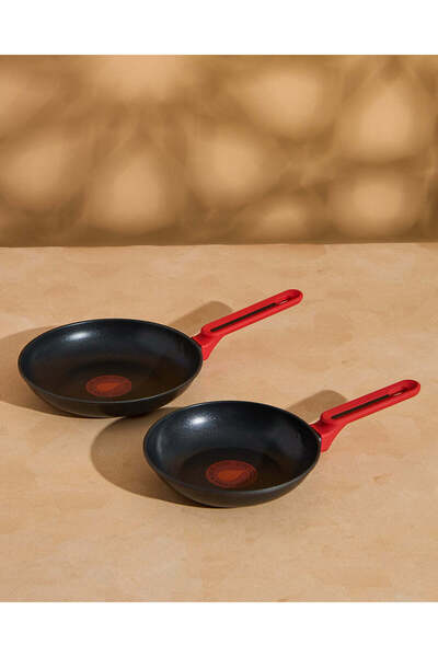 REDTAG طقم مقلاة سوداء غير لاصقة بمقبض أحمر (قطعتان)