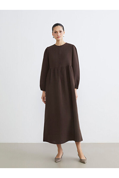 LC Waikiki فستان موسلين بياقة دراجة بنية اللون وأكمام بالون