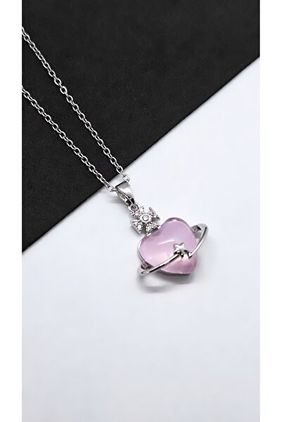 Serenity قلادة فولاذية على شكل قلب مع حجر الأوبال وحلقة زحل